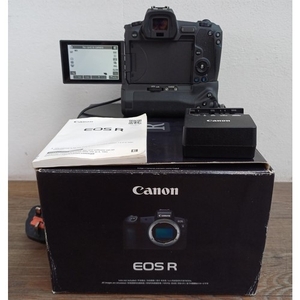 Camera and optical instrument auction